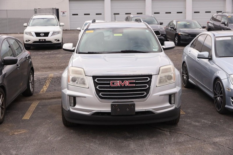 GMC Terrain Vehicle Full-screen Gallery Image 03