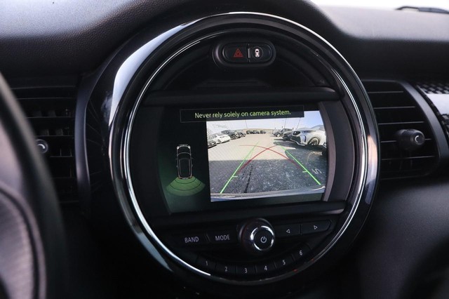 MINI Hardtop 2 Door Vehicle Image 17