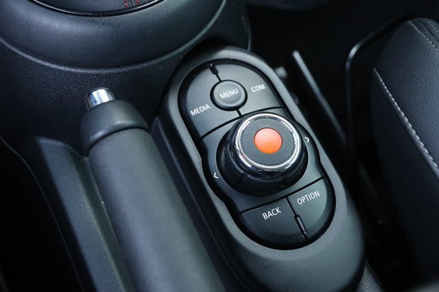 MINI Hardtop 2 Door Vehicle Image 18