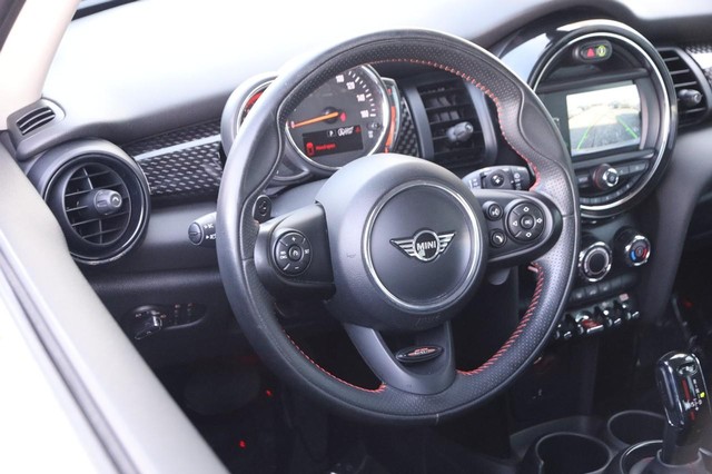 MINI Hardtop 2 Door Vehicle Image 21