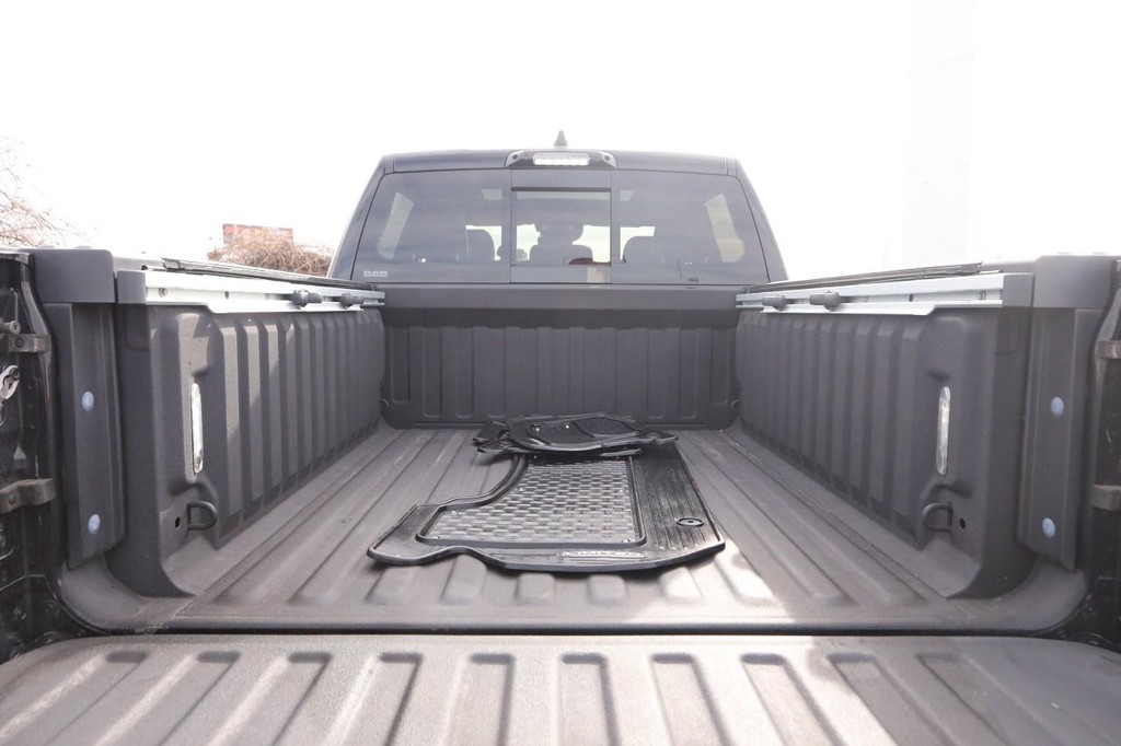 Ram 1500 Vehicle Full-screen Gallery Image 7