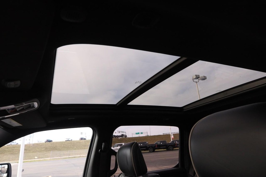 Ram 1500 Vehicle Full-screen Gallery Image 8