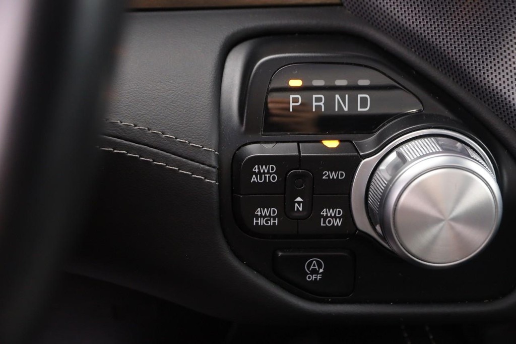 Ram 1500 Vehicle Full-screen Gallery Image 16