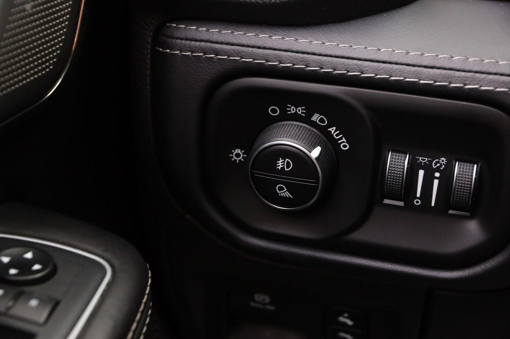 Ram 1500 Vehicle Full-screen Gallery Image 20