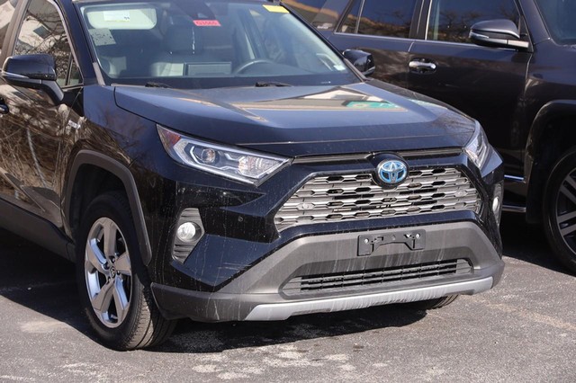 Toyota RAV4 Hybrid Vehicle Image 02