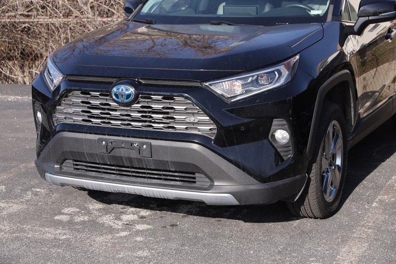 Toyota RAV4 Hybrid Vehicle Full-screen Gallery Image 5