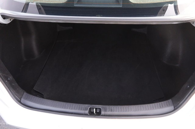 Toyota Corolla Vehicle Image 07