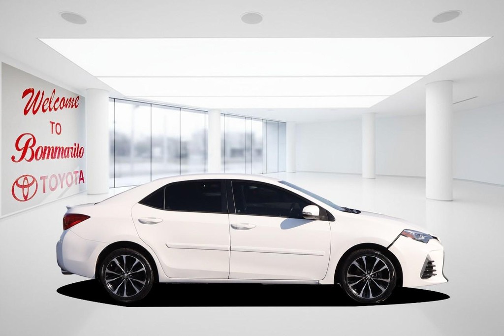 Toyota Corolla Vehicle Full-screen Gallery Image 5