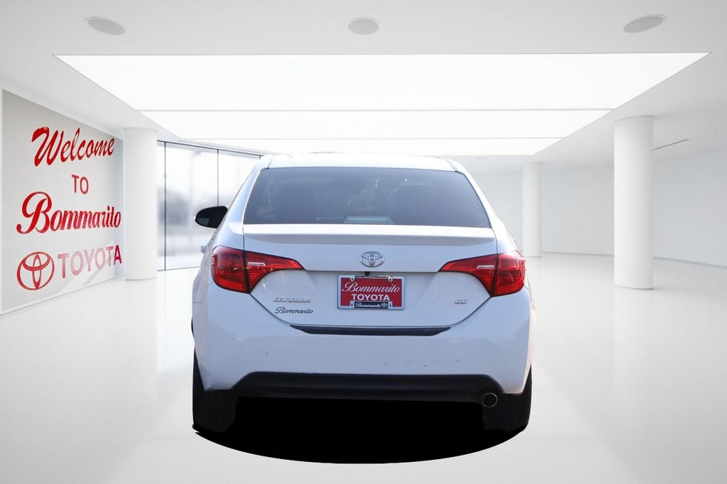 Toyota Corolla Vehicle Full-screen Gallery Image 6