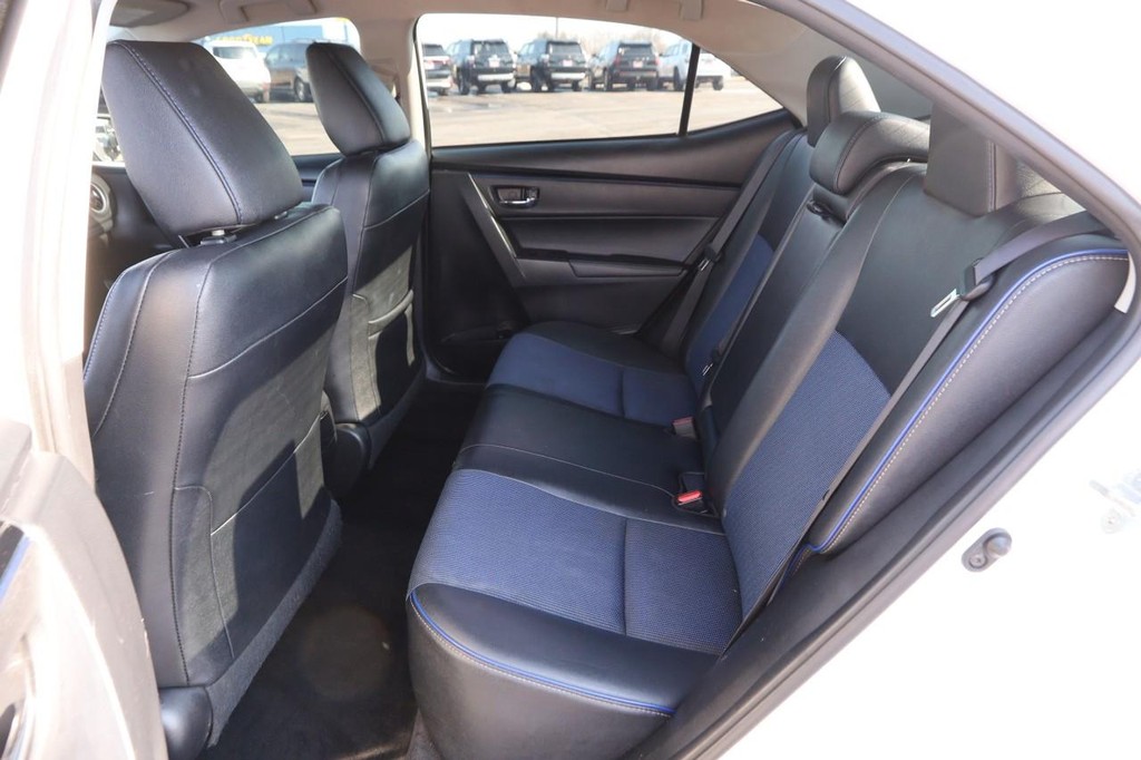 Toyota Corolla Vehicle Full-screen Gallery Image 9