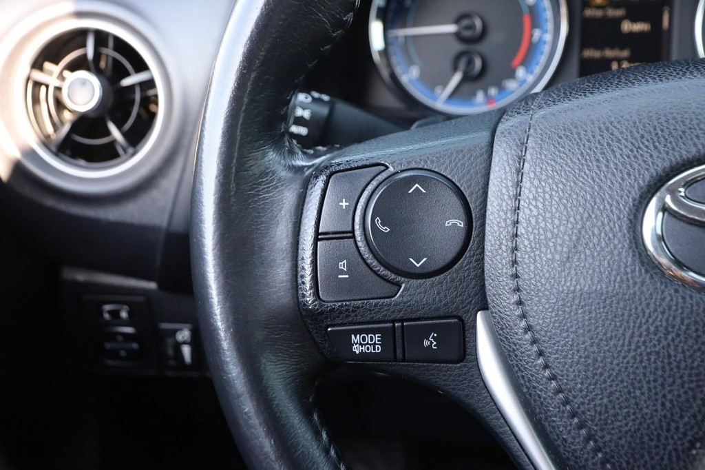 Toyota Corolla Vehicle Full-screen Gallery Image 11