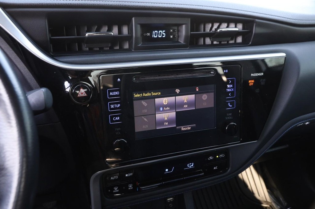 Toyota Corolla Vehicle Full-screen Gallery Image 14