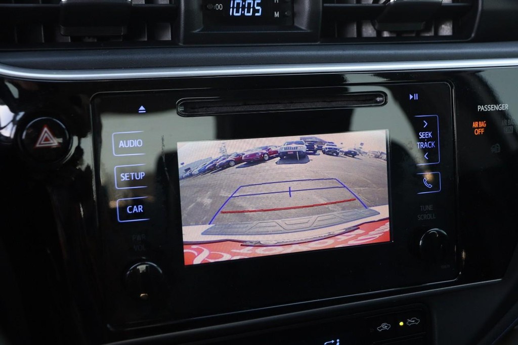 Toyota Corolla Vehicle Full-screen Gallery Image 15