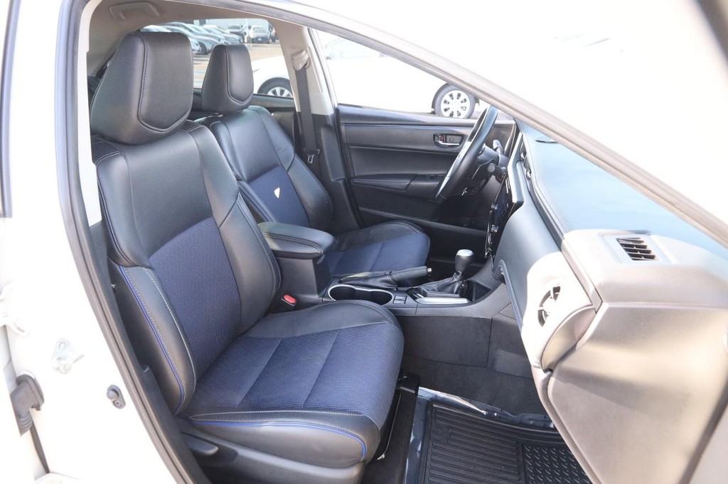 Toyota Corolla Vehicle Full-screen Gallery Image 23