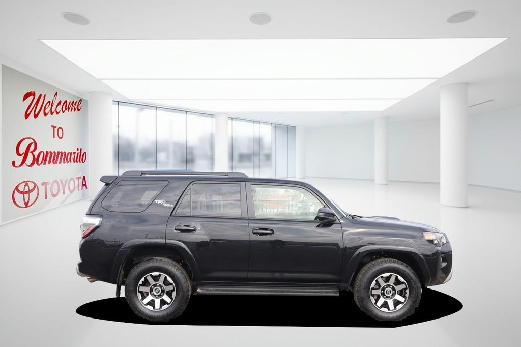 Toyota 4Runner Vehicle Full-screen Gallery Image 5