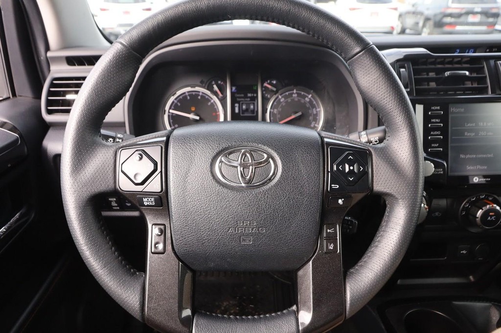 Toyota 4Runner Vehicle Full-screen Gallery Image 10