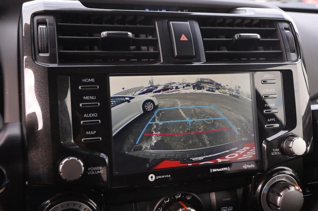 Toyota 4Runner Vehicle Full-screen Gallery Image 16