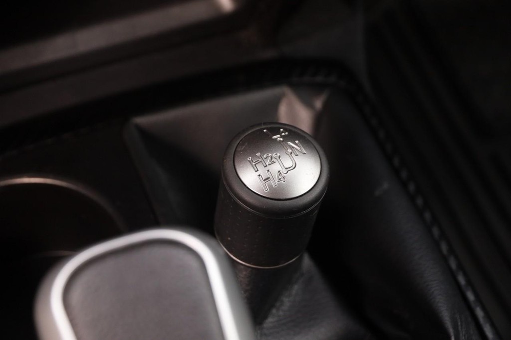 Toyota 4Runner Vehicle Full-screen Gallery Image 18