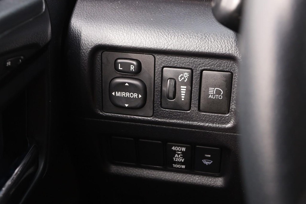 Toyota 4Runner Vehicle Full-screen Gallery Image 19