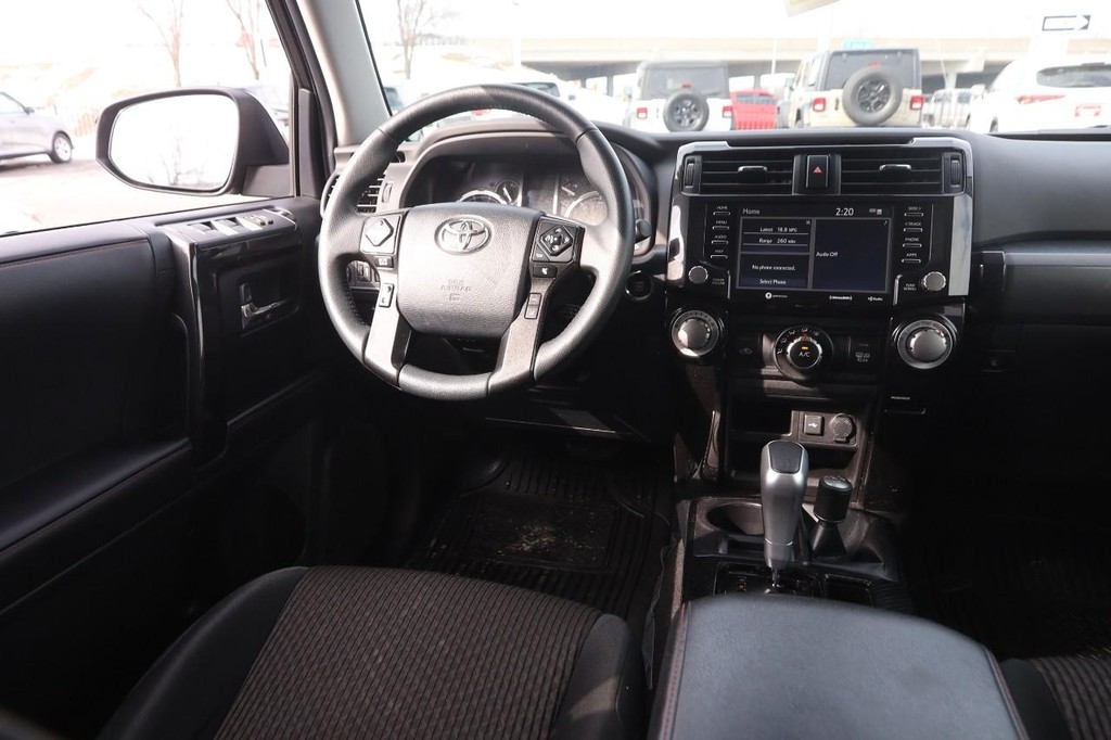 Toyota 4Runner Vehicle Full-screen Gallery Image 21