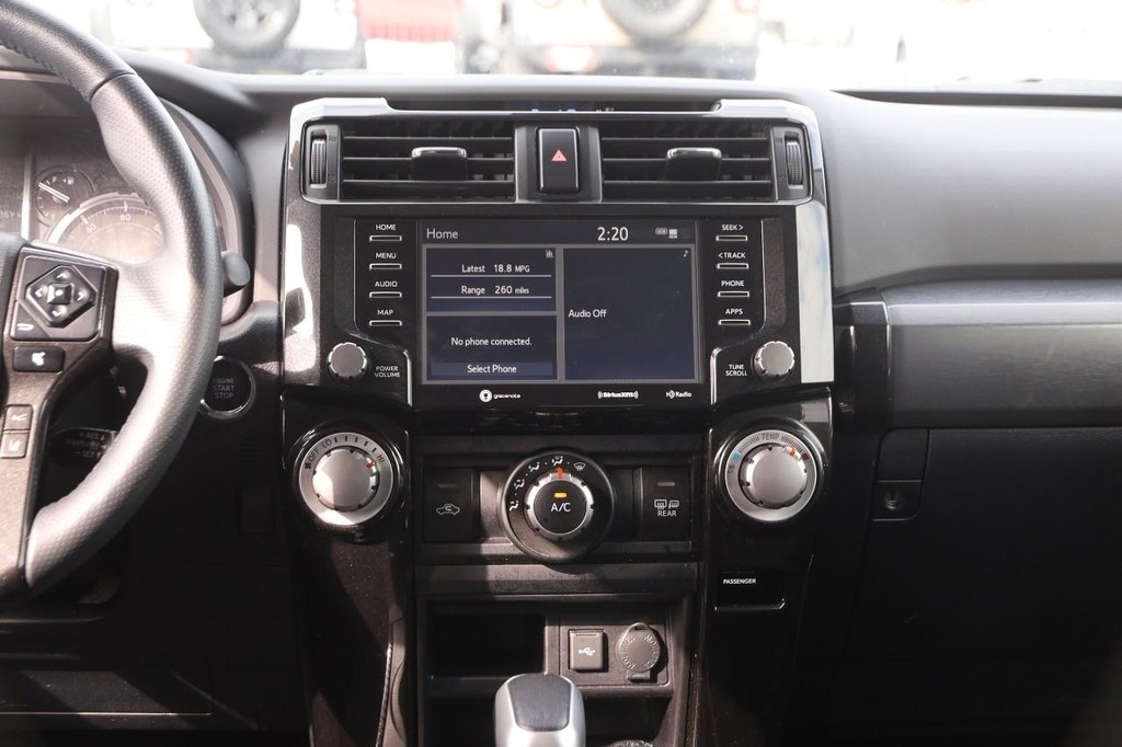 Toyota 4Runner Vehicle Full-screen Gallery Image 23