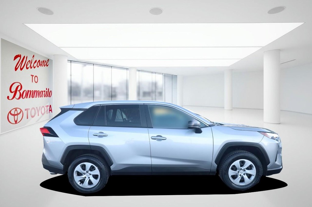 Toyota RAV4 Vehicle Full-screen Gallery Image 5