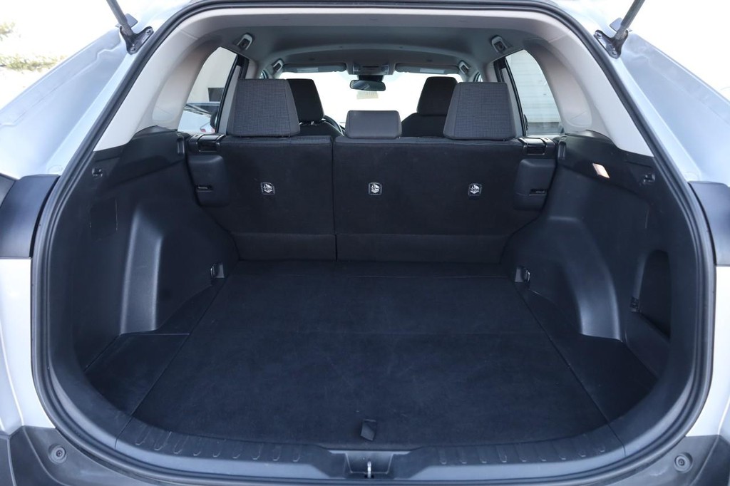 Toyota RAV4 Vehicle Full-screen Gallery Image 7