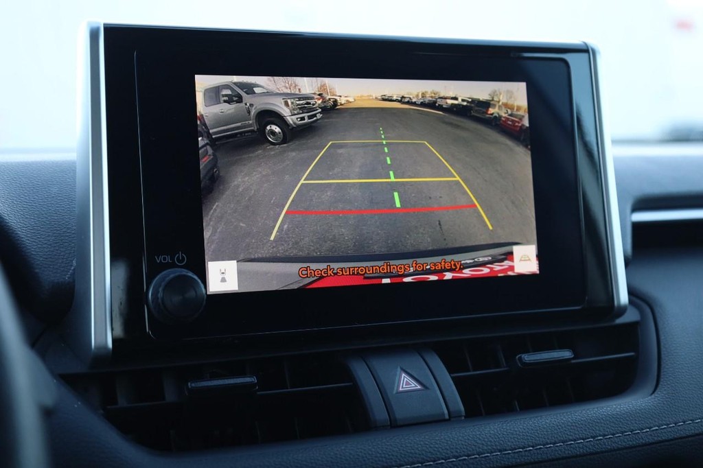 Toyota RAV4 Vehicle Full-screen Gallery Image 12