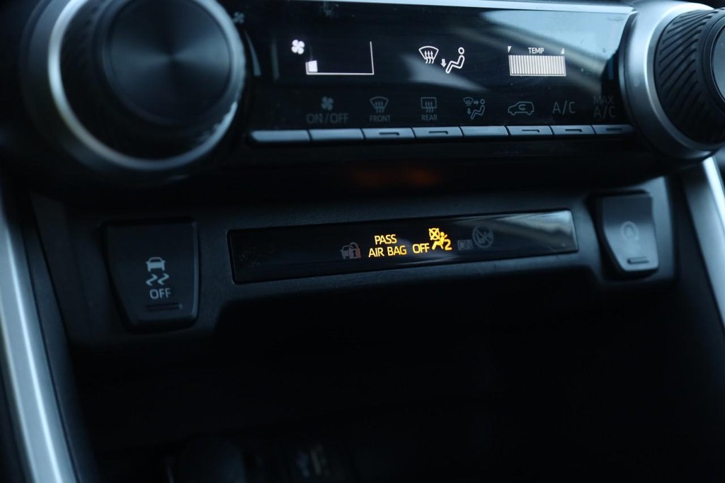 Toyota RAV4 Vehicle Full-screen Gallery Image 14