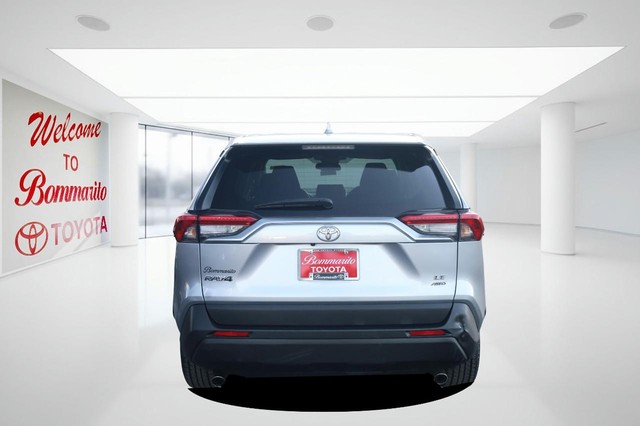 Toyota RAV4 Vehicle Image 06