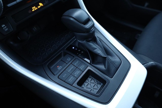 Toyota RAV4 Vehicle Image 16