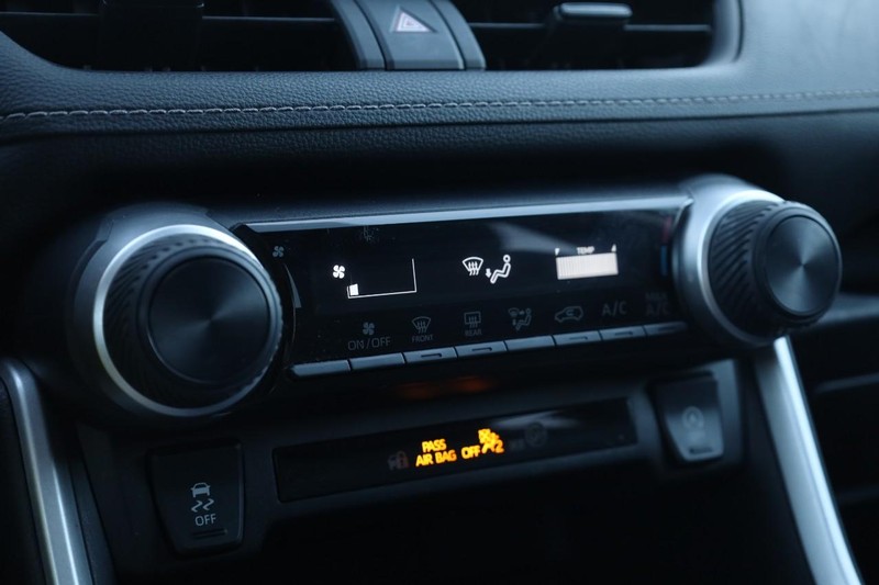 Toyota RAV4 Vehicle Image 13