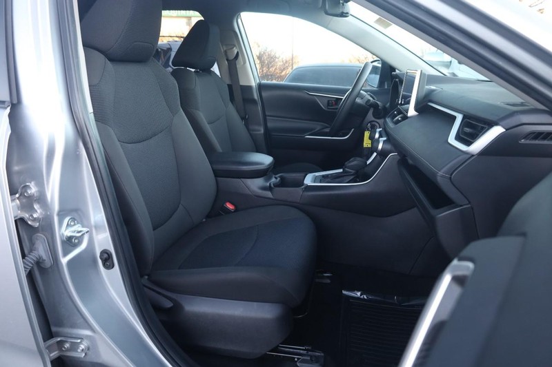 Toyota RAV4 Vehicle Image 23