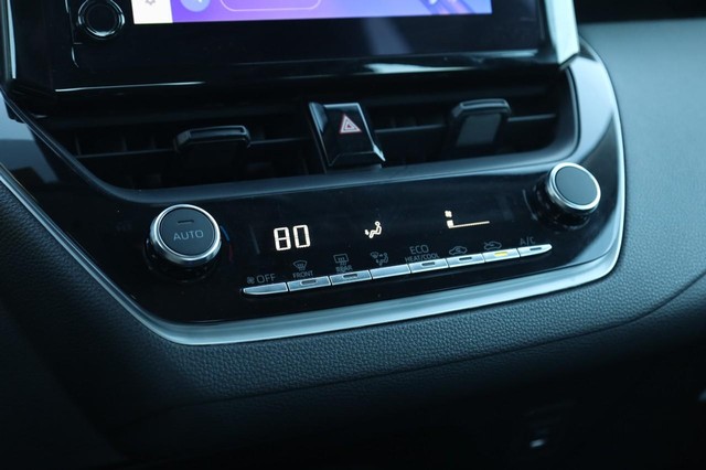 Toyota Corolla Vehicle Image 13