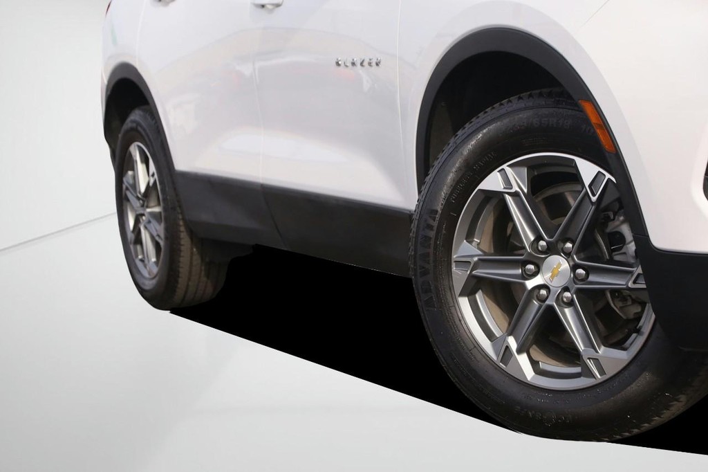 Chevrolet Blazer Vehicle Full-screen Gallery Image 3