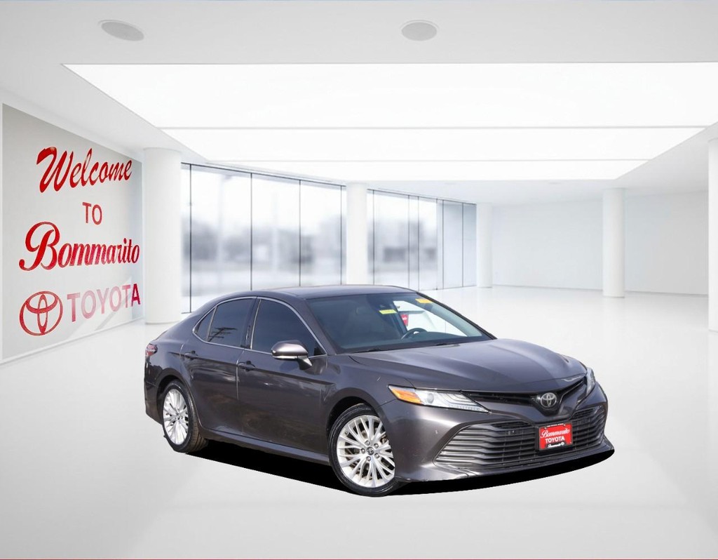 Toyota Camry Vehicle Full-screen Gallery Image 2