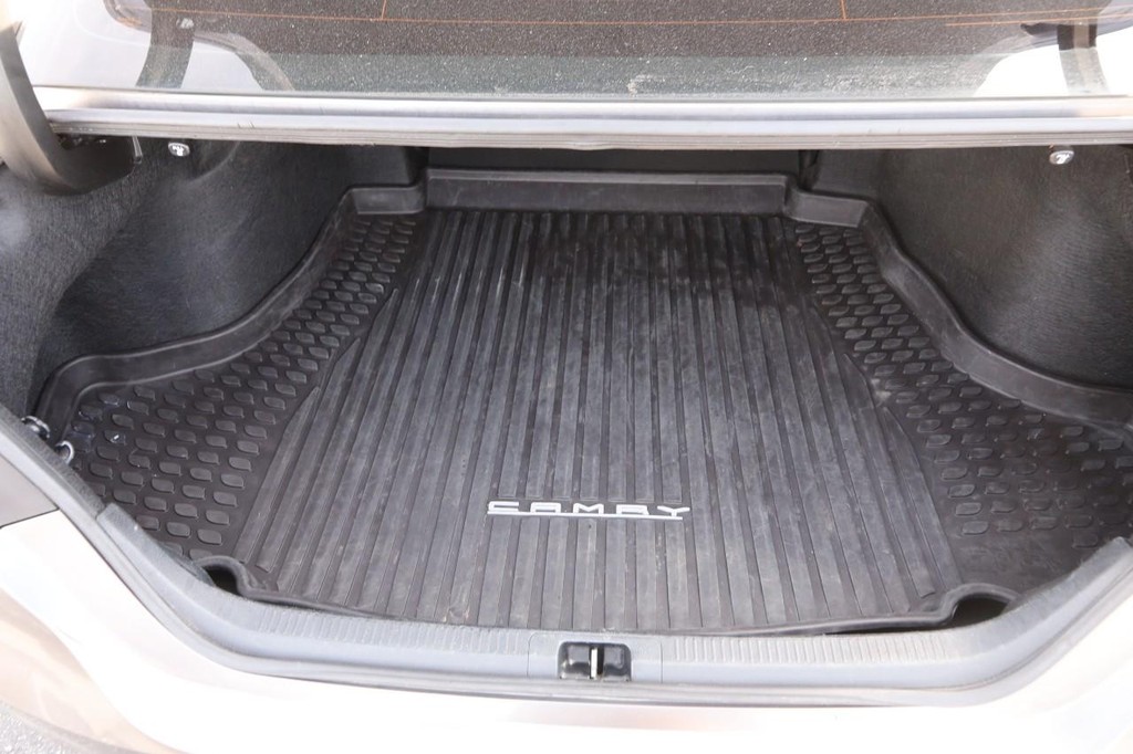 Toyota Camry Vehicle Full-screen Gallery Image 7