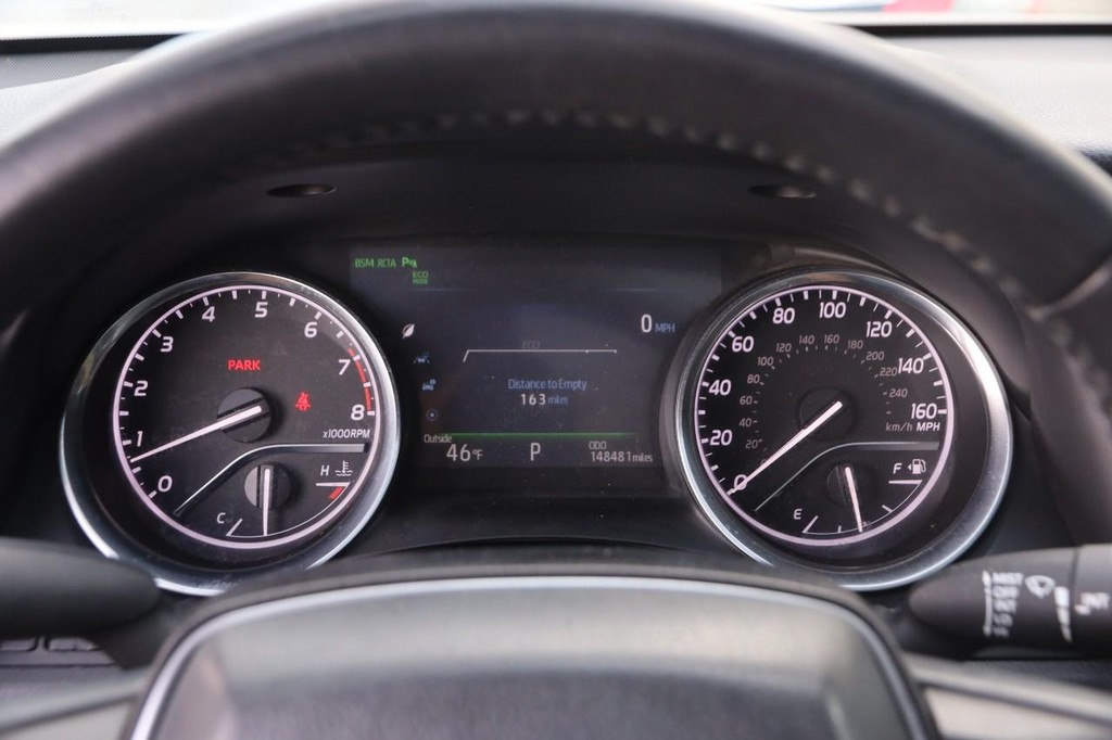 Toyota Camry Vehicle Full-screen Gallery Image 14