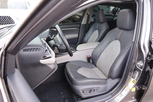 Toyota Camry Vehicle Image 09