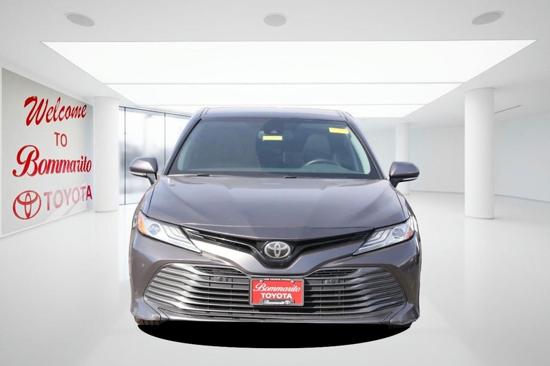 Toyota Camry Vehicle Image 04