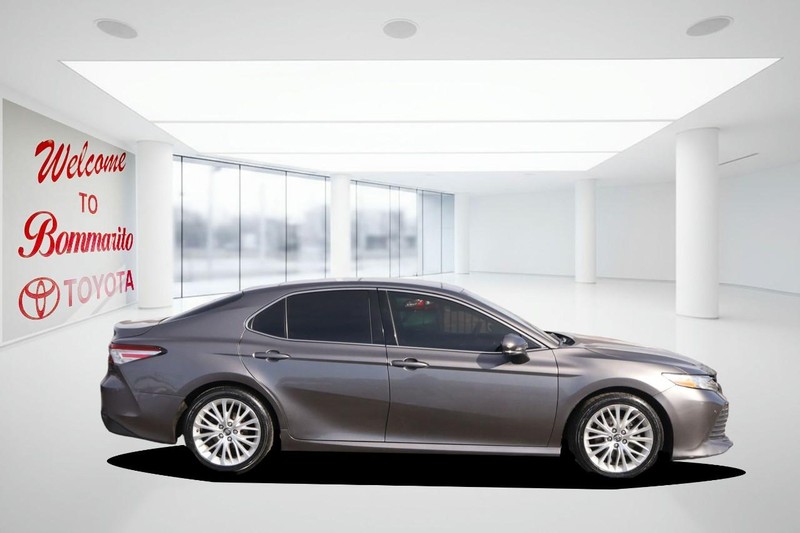 Toyota Camry Vehicle Image 05