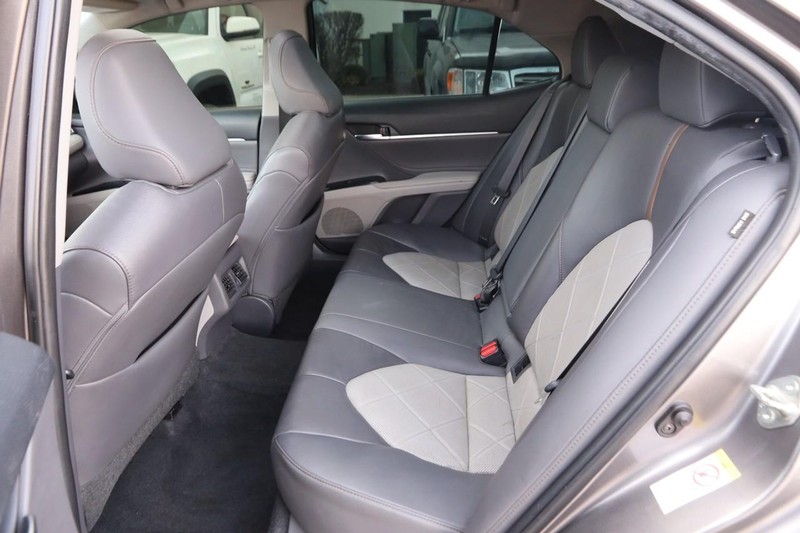 Toyota Camry Vehicle Image 10