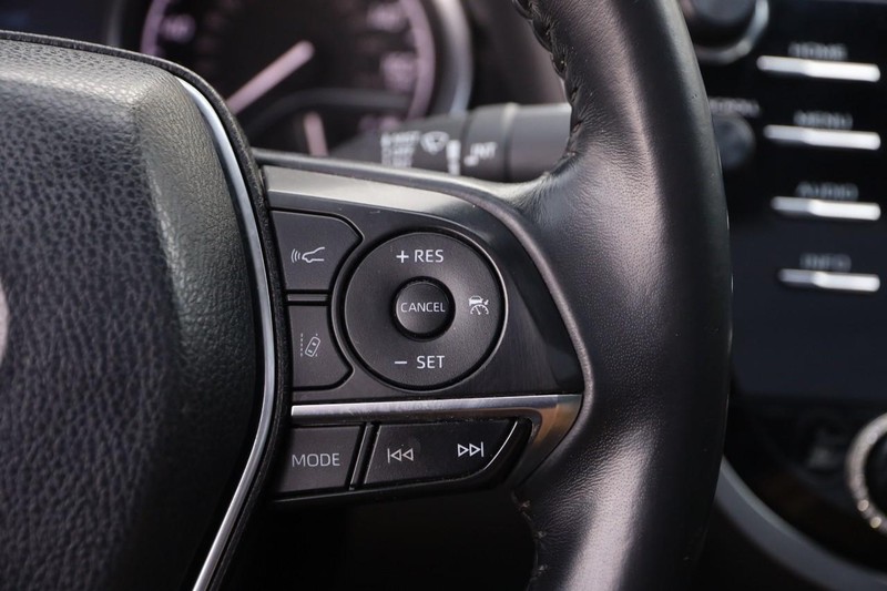 Toyota Camry Vehicle Image 13