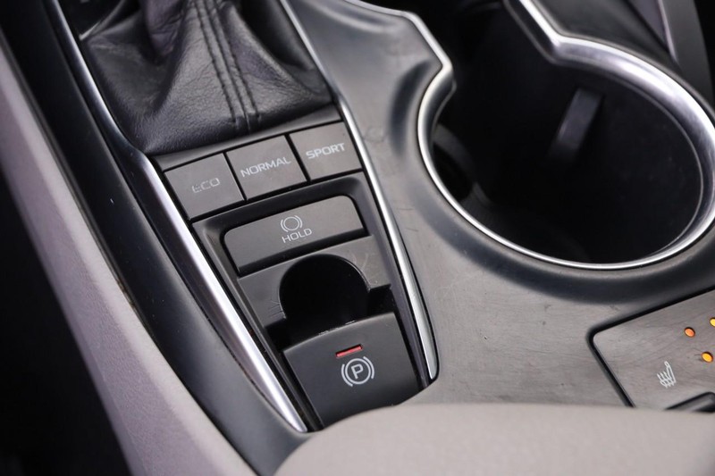 Toyota Camry Vehicle Image 19