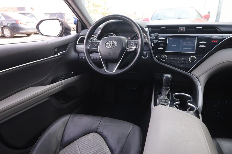 Toyota Camry Vehicle Image 24