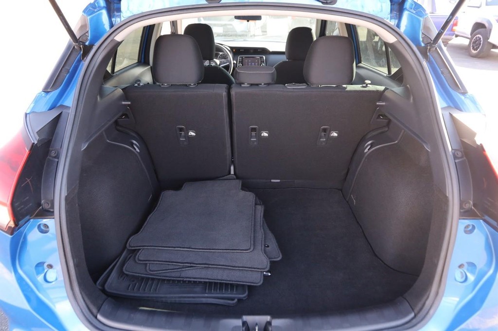 Nissan Kicks Vehicle Full-screen Gallery Image 7