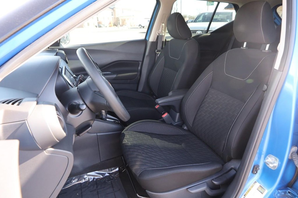 Nissan Kicks Vehicle Full-screen Gallery Image 8