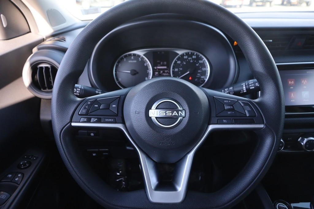 Nissan Kicks Vehicle Full-screen Gallery Image 10