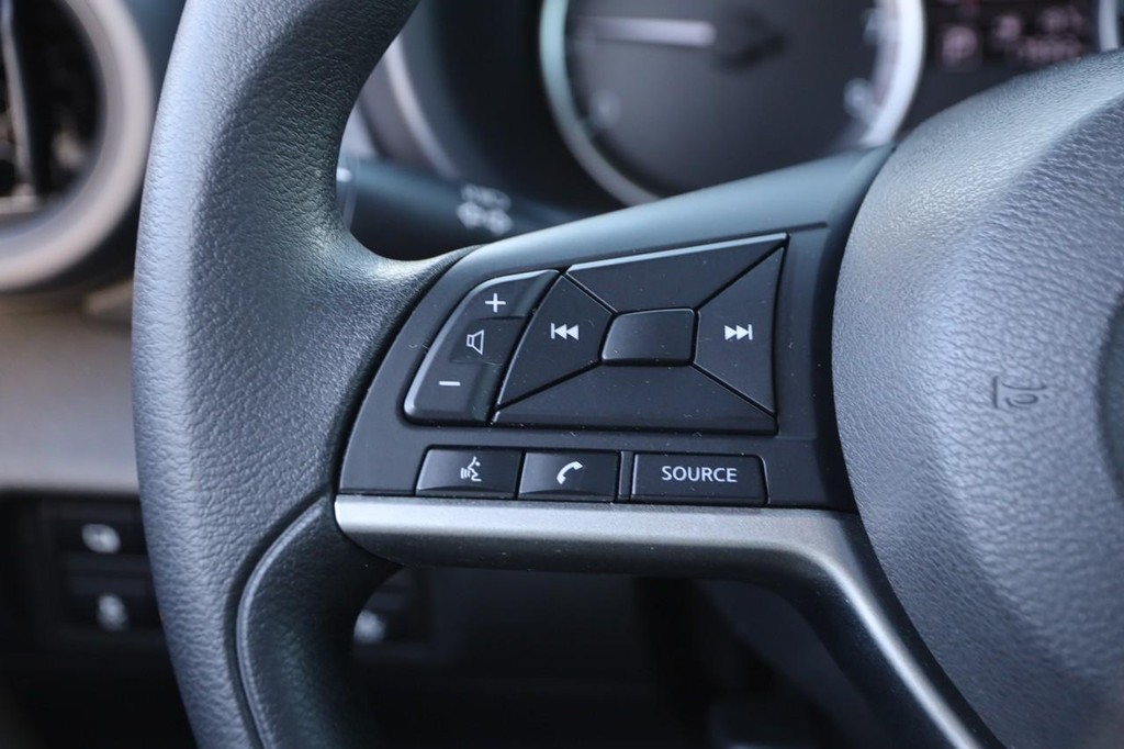 Nissan Kicks Vehicle Full-screen Gallery Image 11