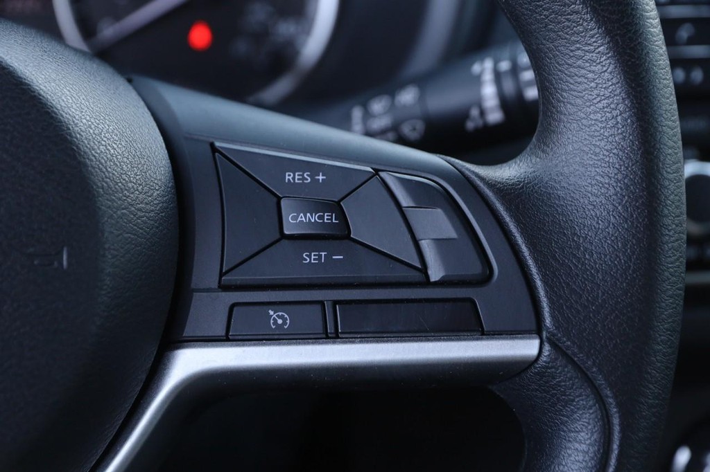 Nissan Kicks Vehicle Full-screen Gallery Image 12